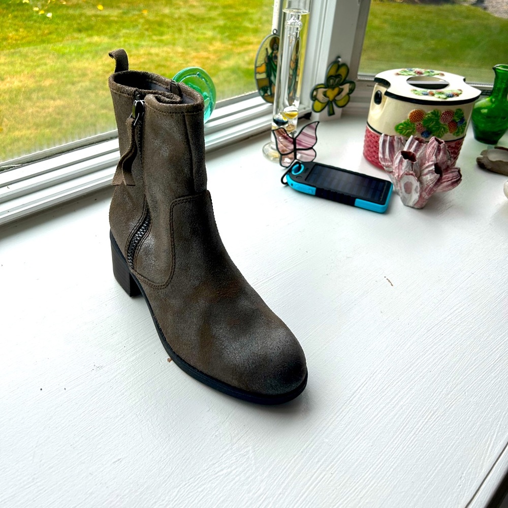 Nevella Devon Dark Taupe/Pewter ankle boots
